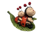 Deko Figur 2 Marienkäfer 
sitzend auf Blatt