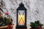 Lanterne LED en plastique,
 La couleur noire,
 L:14 cm l:14 cm H:32 cm