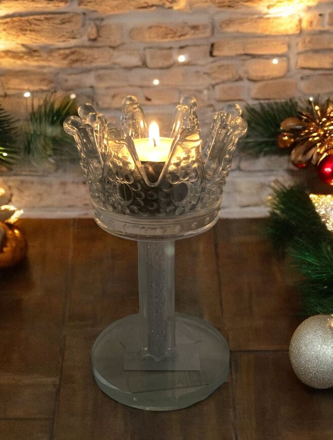 Teelichthalter Krone aus Glas 
gefüllt mit Strass 
D8cm H13cm 
für Teelichter
