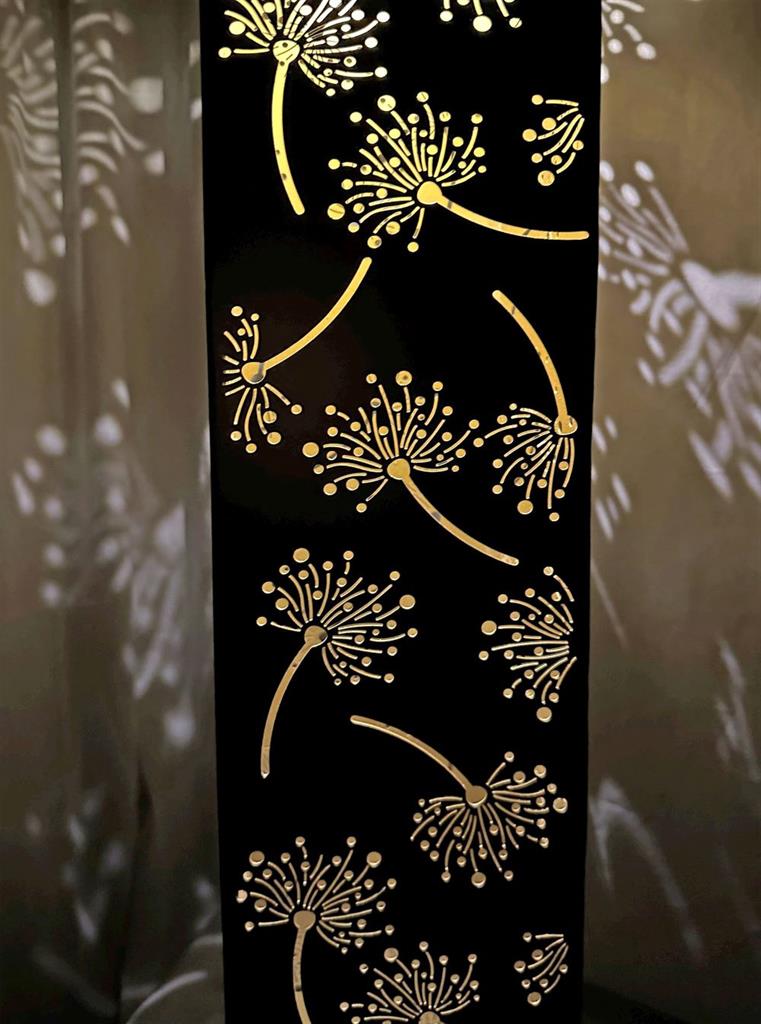 LED Solar Lichtsäule Metall 
Farbe: Silber Gold 
15x15x78.5cm