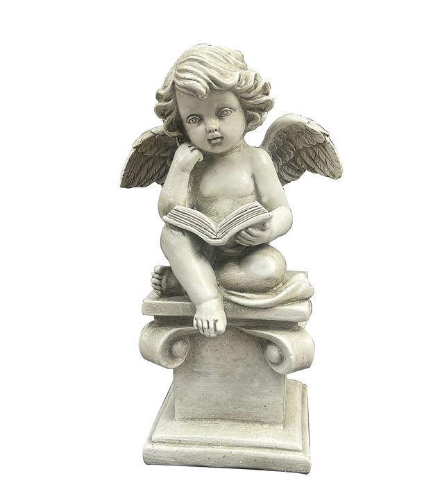 Engelfigur sitzend auf Stein mit Buch in Grau