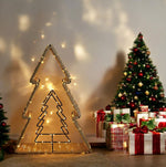 LED Tannenbaum aus Metall umringt mit Seil Schnur in der Mitte kleiner Stern schwarz