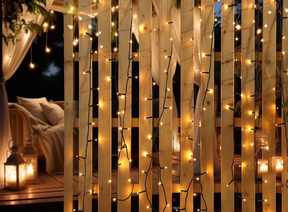 LED Outdoor Lichterkette 600 LED
Warm weisses Licht
L: 36m - Kabelfarbe: Grün