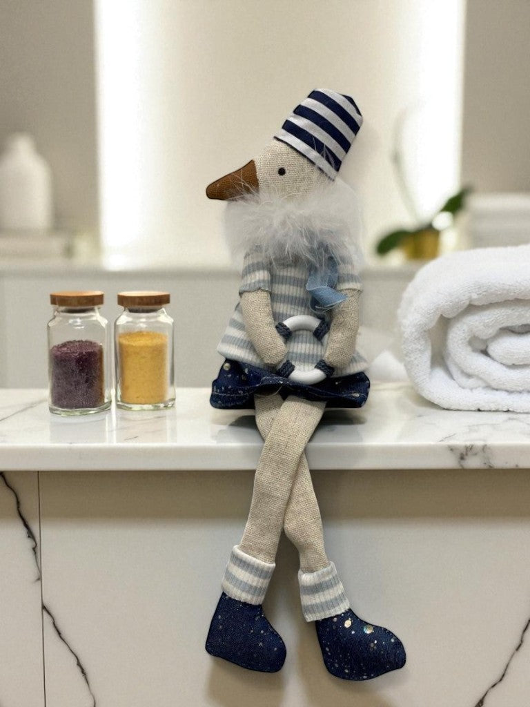 Deko Möwe aus Stoff 
Kantenhocker H:30cm
Design: Beach
Farbe: Blau
L:8cm B:6cm H:30cm