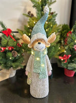 LED Deko Figur Elch mit Tannenkranz in der Hand mit 4 LED