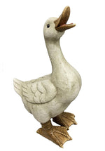 Ente stehend aus Polyresin 
Farbe: Weiss 
B:14cm T:22cm H:38cm