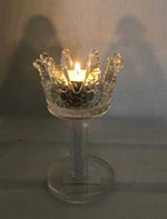 Teelichthalter Krone aus Glas 
gefüllt mit Strass 
D8cm H13cm 
für Teelichter