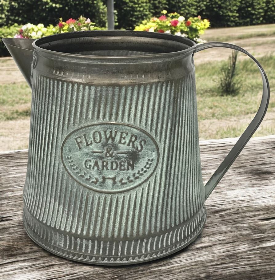 Übertopf aus Metall 
als Giesskanne 
H17.5cm