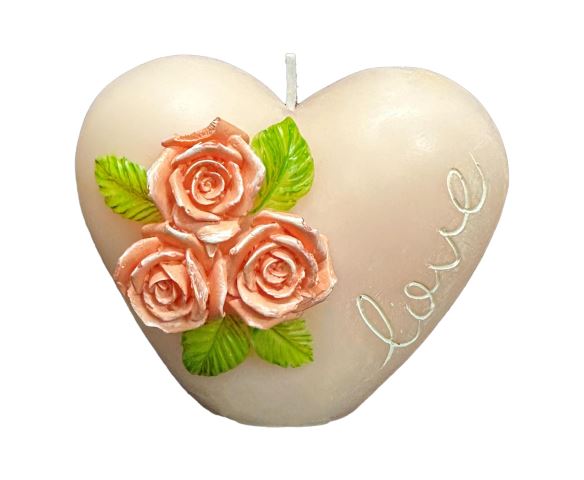 Kerze in Herzform mit kleinen Rosen verziert in Geschenksverpackung