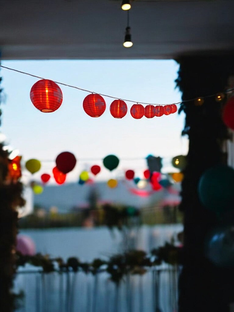 LED Lampion Kette mit 10 LED 
Schweiz L: 180cm+ 
Anschlusskabel 100cm 
Indoor
