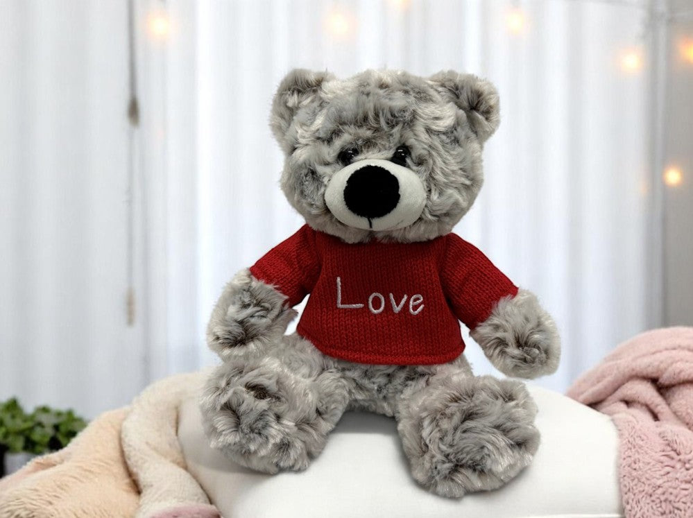 Plüschbär sitzend mit rotem T-Shirt LOVE Grösse15x21x20cm