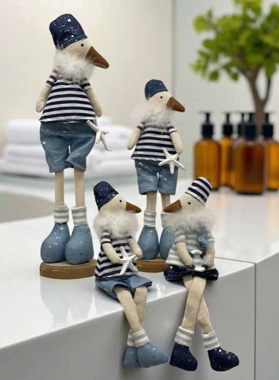 Deko Möwe aus Stoff 
Kantenhocker H:30cm
Design: Beach
Farbe: Blau
L:8cm B:6cm H:30cm