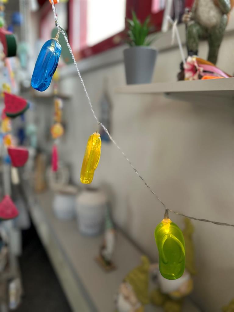 LED Lichterkette mit Flip Flop's
L:165cm mit 10 LED's