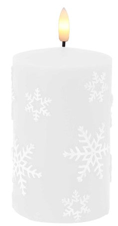 LED Echtwachskerze mit Schneeflocken Motiven D7.5cm x H12.5cm
