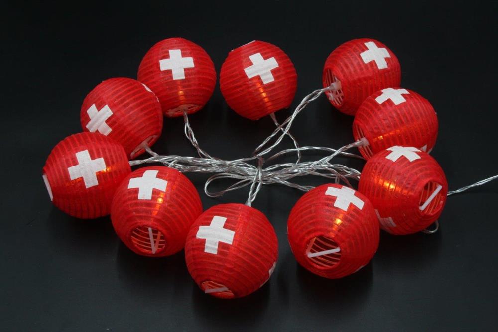 LED Lampion Kette mit 10 LED 
Schweiz L: 180cm+ 
Anschlusskabel 100cm 
Indoor