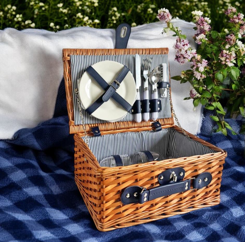 Picknick Korb für 2 Personen hellbraun blau gestreift