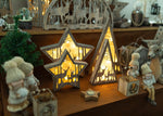 LED Holz-Pyramide mit 10 LED 
Holz braun, angefeuert 
H:39cm