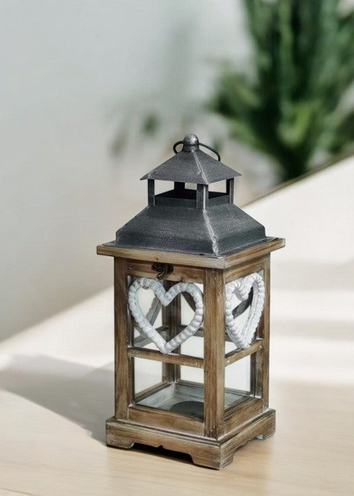 Laterne aus Holz mit Metalldach mit Herzmotiv Braun / Metalldach grau washed