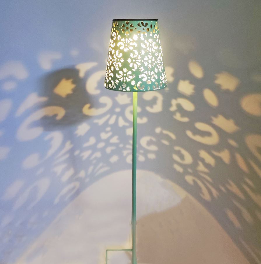 LED Solar Leuchte Gartenstecker aus Metall in Grün