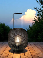 LED Solar Laterne 
aus Metall schwarz 
mit Henkel H:32cm