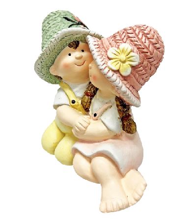 Figuren Kinder sitzend Junge und Mädchen H15.3cm