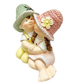 Figuren Kinder sitzend Junge und Mädchen H15.3cm