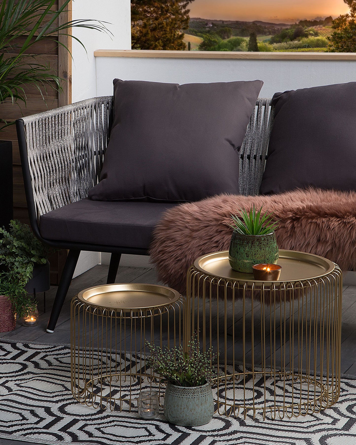 Outdoor Teppich schwarz 90 x 180 cm geometrisches Muster zweiseitig Kurzflor BIDAR