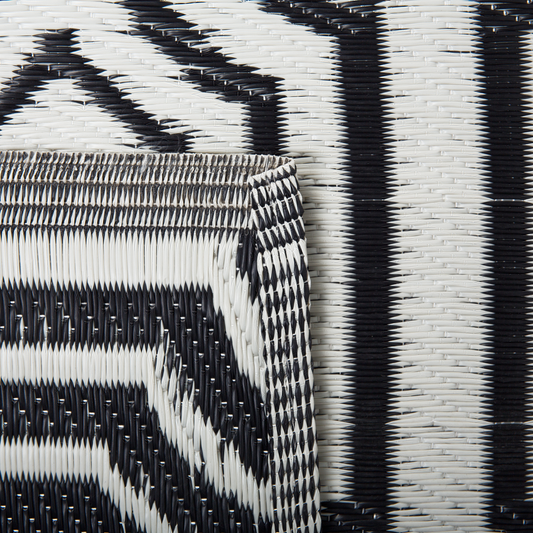 Outdoor Teppich schwarz 90 x 180 cm geometrisches Muster zweiseitig Kurzflor BIDAR