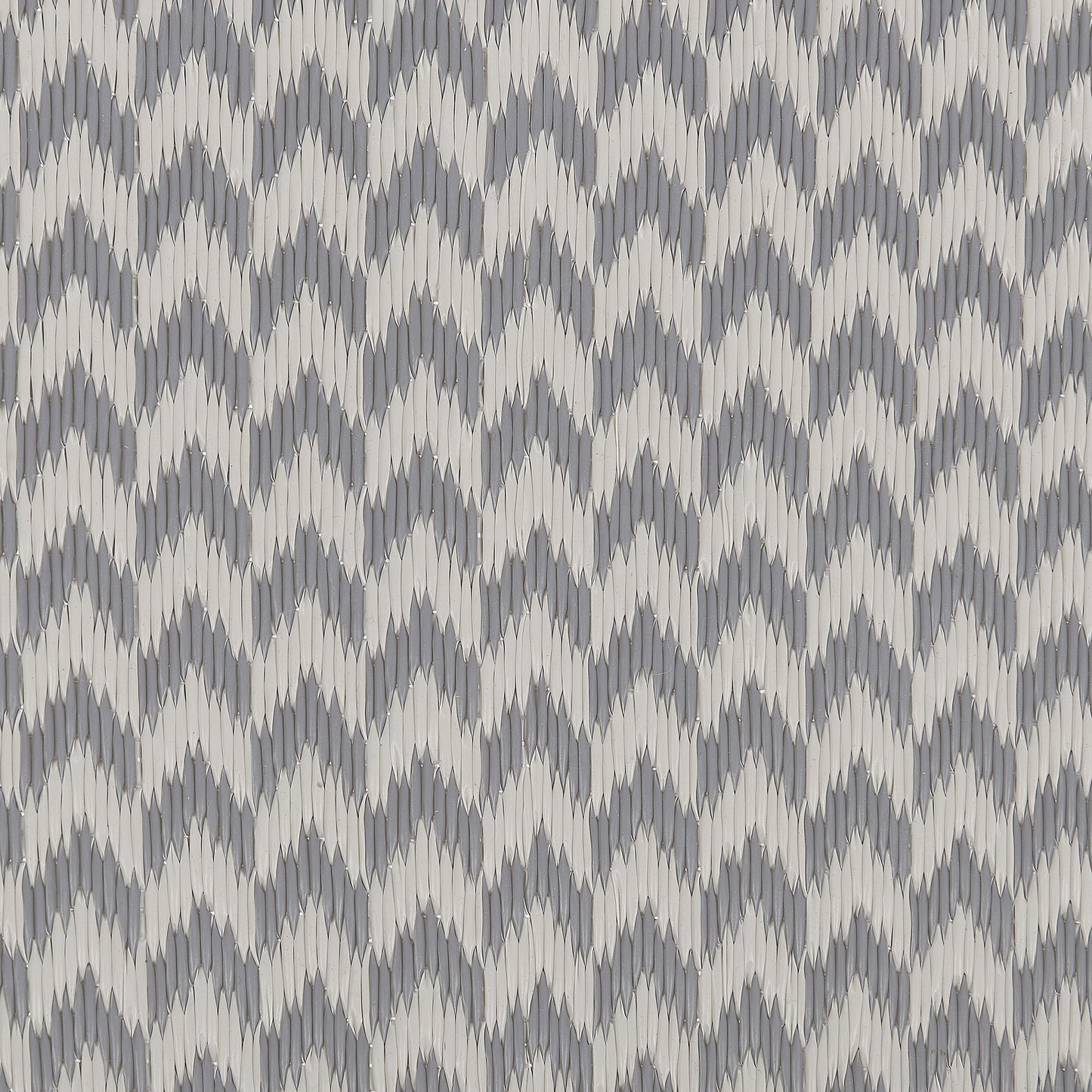 Outdoor Teppich grau 60 x 90 cm ZickZack-Muster Kurzflor MANGO