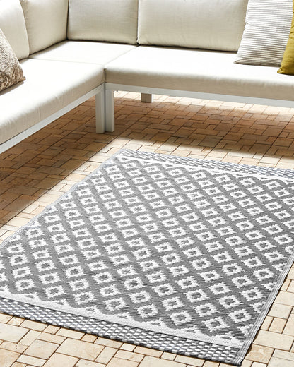 Outdoor Teppich grau 120 x 180 cm geometrisches Muster THANE