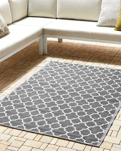 Outdoor Teppich grau 120 x 180 cm marokkanisches Muster Kurzflor SURAT