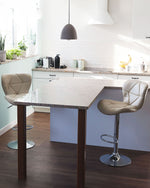Set mit 2 Barstühlen VALETTA Kunstleder drehbar Hellbeige