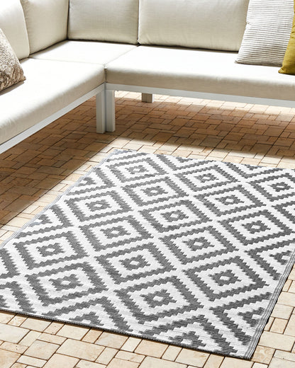 Outdoor Teppich grau 120 x 180 cm geometrisches Muster Kurzflor HAPUR