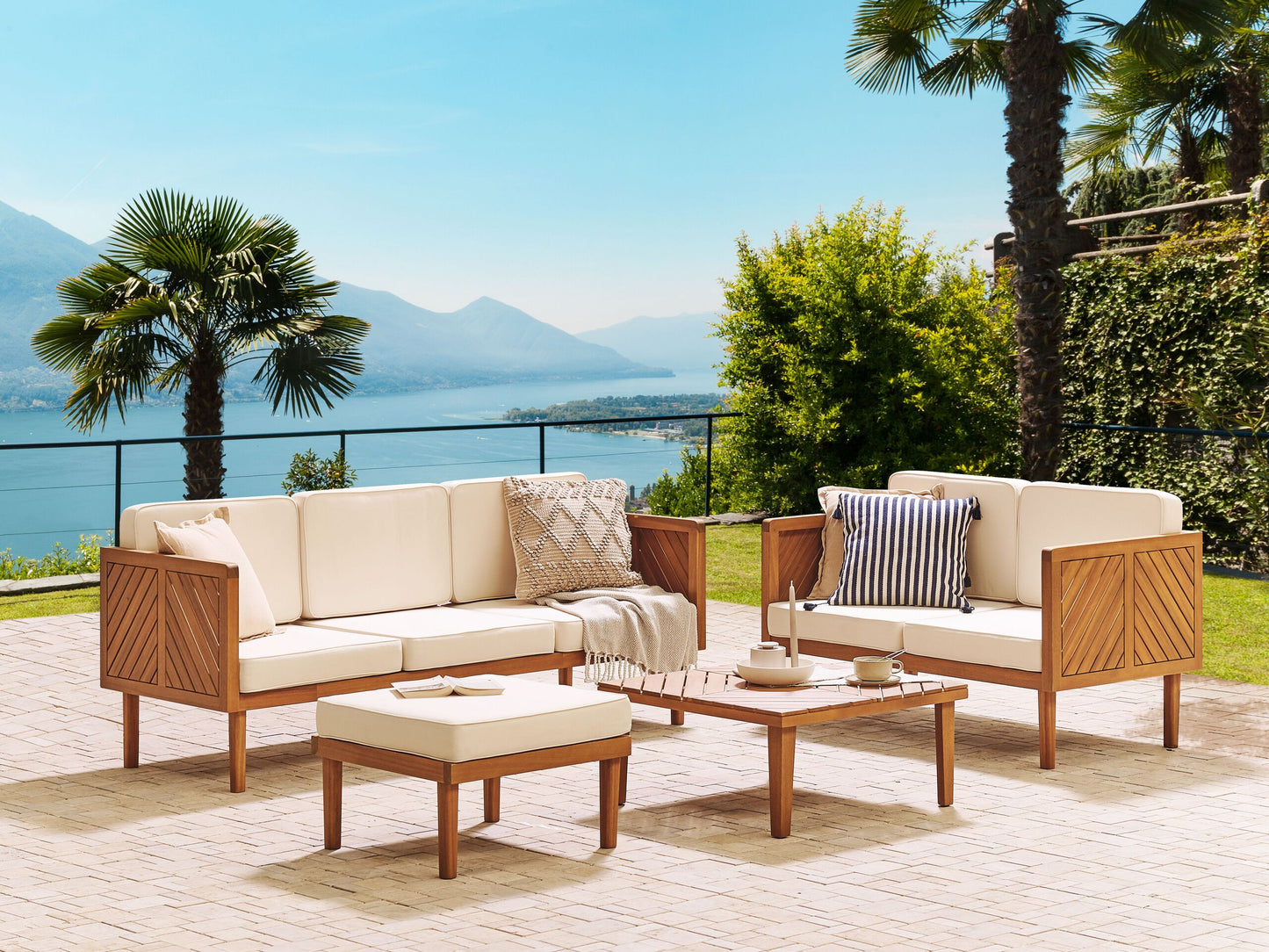 Lounge Set mit Tisch und Ottomane 5-Sitzer BARATTI Akazienholz Braun