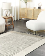 Teppich Wolle beige / schwarz 140 x 200 cm Kurzflor DIVARLI