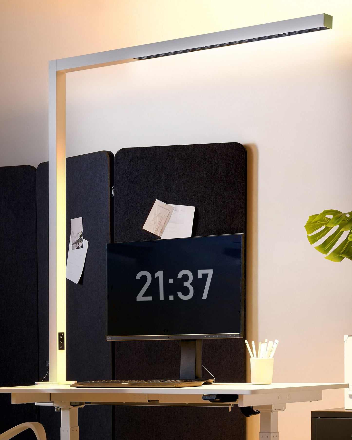 LED Schreibtischlampe klemmbar OCTANT mit Bewegungsmelder Metall Silber