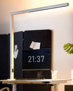 LED Schreibtischlampe klemmbar OCTANT mit Bewegungsmelder Metall Silber