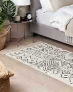 Teppich Wolle weiss / schwarz geometrisches Muster 80 x 150 cm Kurzflor ALKENT