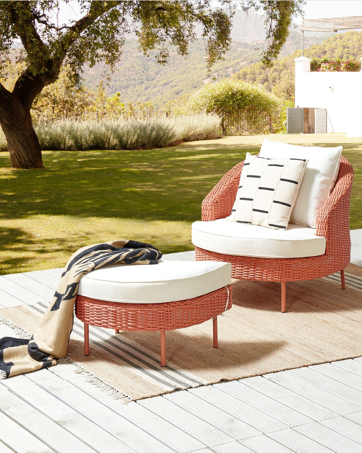 Gartensessel mit Ottomane ARCILLE Polyrattan Pfirsichrosa