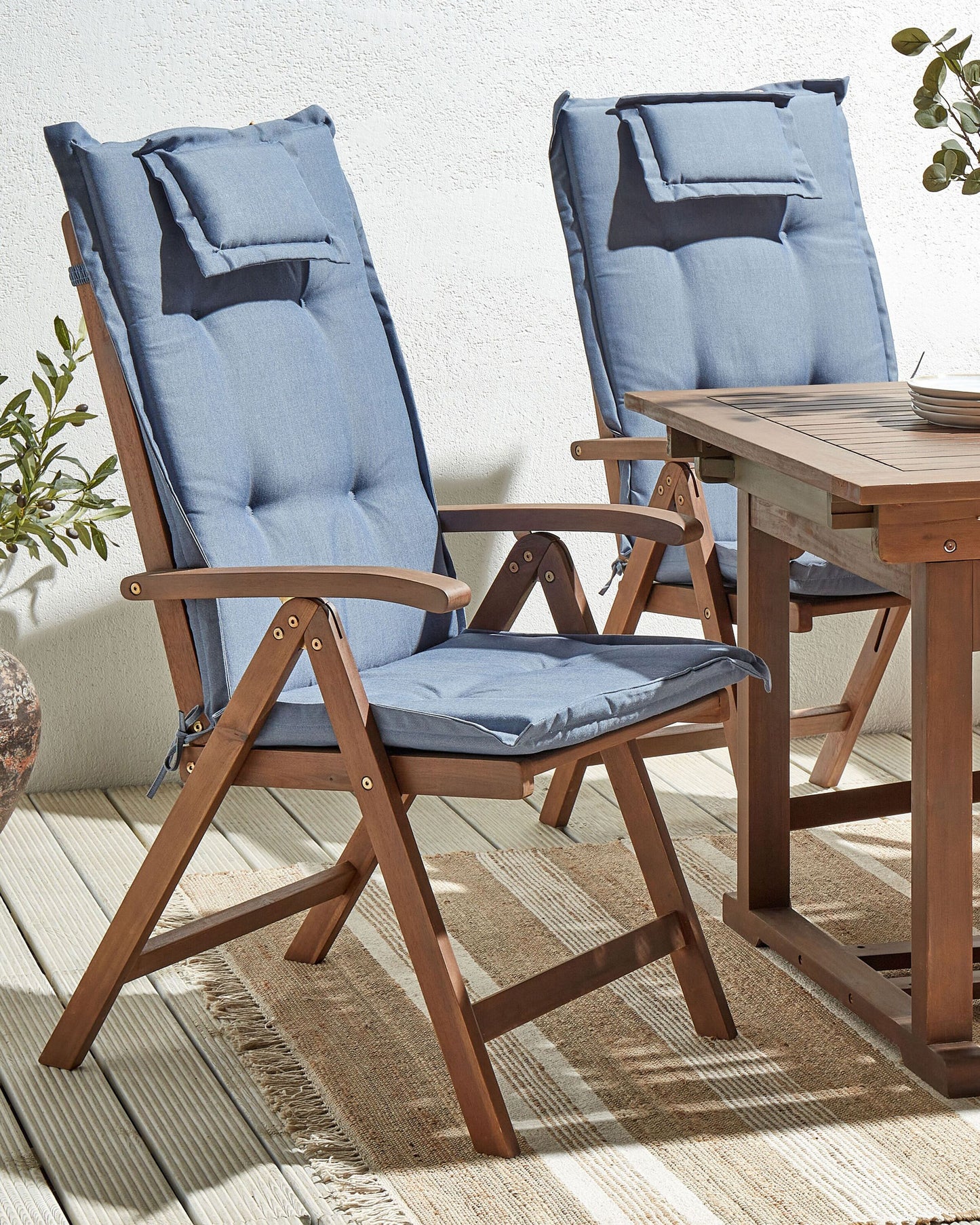 Set mit 2 Stühlen und Sitzkissen AMANTEA Akazienholz Blau
