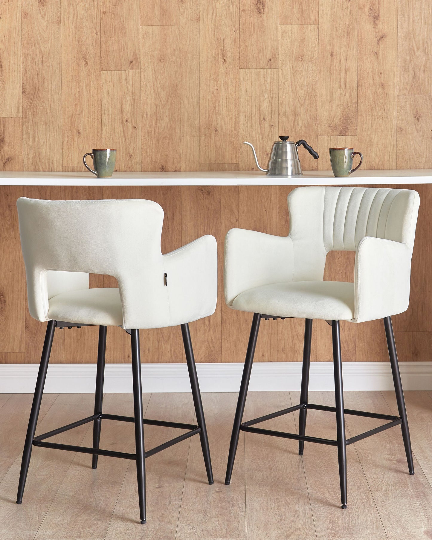 Set mit 2 Barstühlen SANILAC Samtstoff Creme