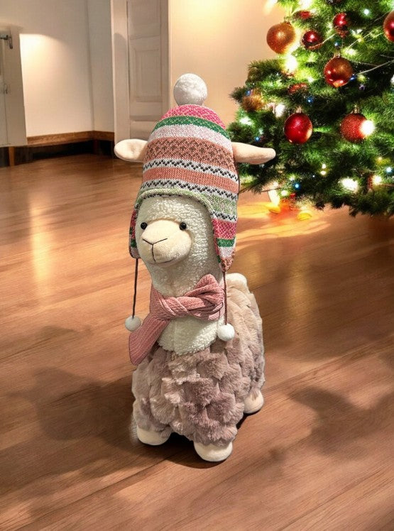 Deko Alpaca stehend in Weiss mit Mütze rosa