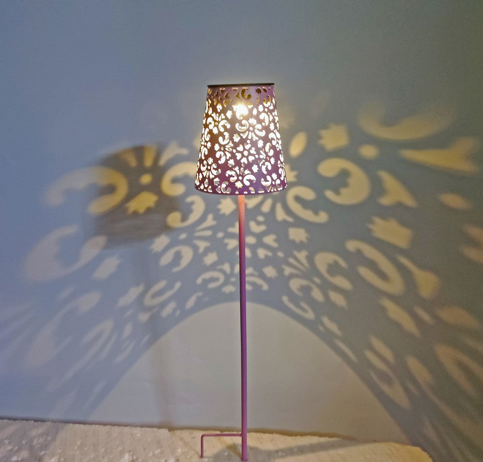 LED Solar Leuchte Gartenstecker aus Metall in Pink