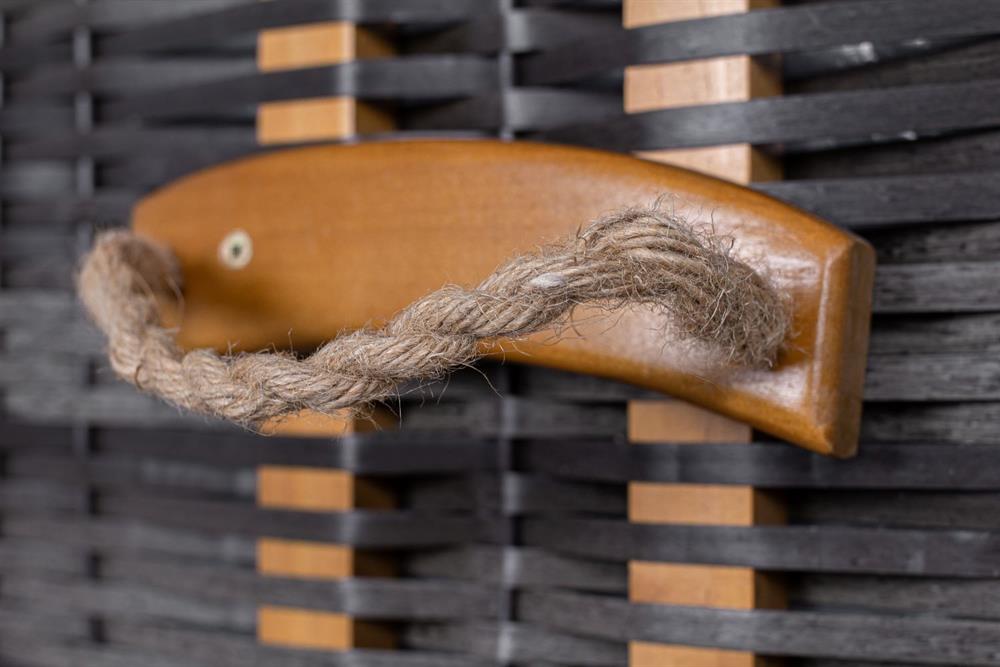 Hundestrandkorb grau/ weiss gestreift lackiertes Nadelholz mit schwarzem PE-Flachband