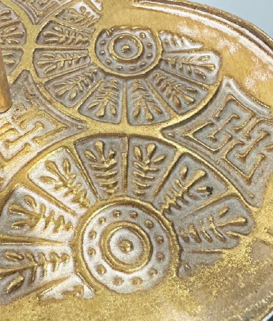 Deko Etagere aus Metall gold mit weisser Verzierung 2 Ablagen in Herzform