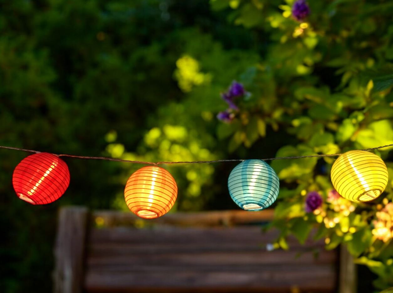 LED Lichterkette Outdoor mit farbigen 
Nylon Balls 
D: 7cm mit 10 LED