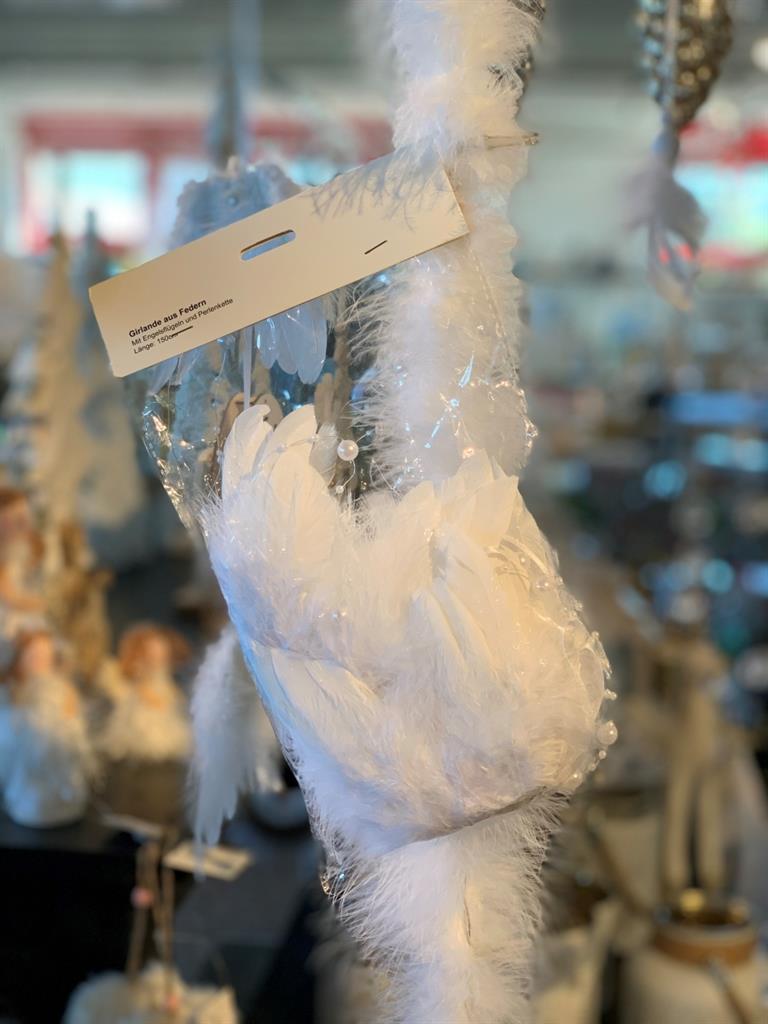 Girlande aus Federn mit 
6 Engelsflügeln und 
Perlenkette, Länge 150cm
