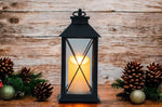 Lanterne LED en plastique,
 La couleur noire,
 L:14 cm l:14 cm H:32 cm