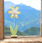 Dekoblume Filz gelbe Blüte auf Holzsockel