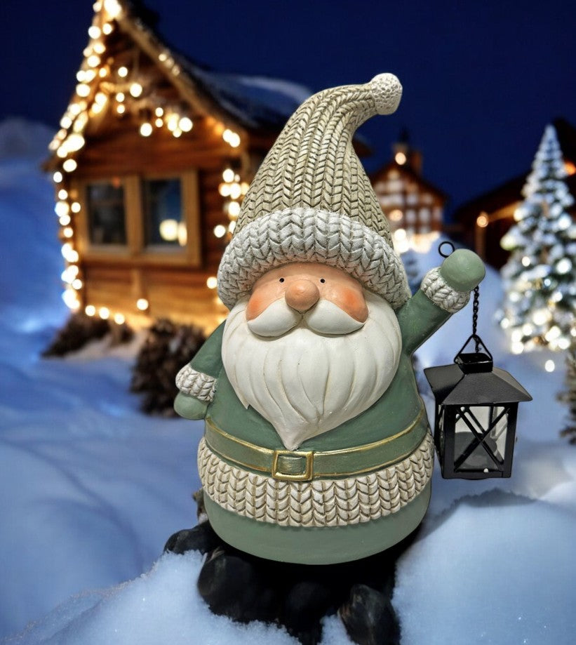 Deko Figur Santa grün mit Laterne für Teelicht aus Magnesia